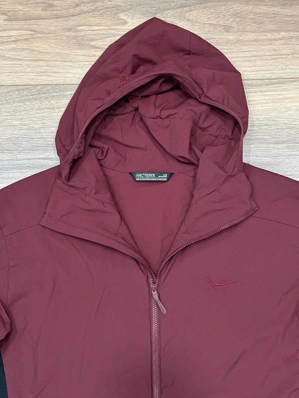 Arc’teryx Men’s Atom SL Hoody in Mars Burgundy/Black Size Large